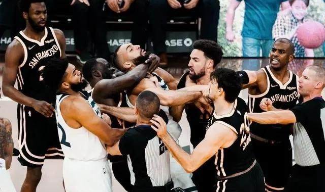 开云体育（官网）app下载-勇士森林狼冲突罚单揭晓 格林禁赛5场三人被罚款