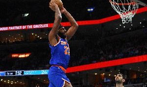 太能抢了！米切尔-罗宾逊半场10板&amp;4前场板 2中1拿2分1助1断