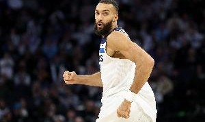 开云体育（官网）app下载-阵中高塔！戈贝尔半场7中3拿到7分7板 其中6前场板