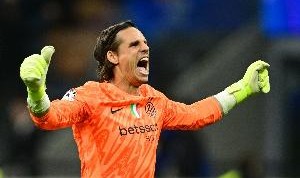 开云-记者：国米为索默至少标价400万欧 曼城不会低于1800万出售阿坎吉